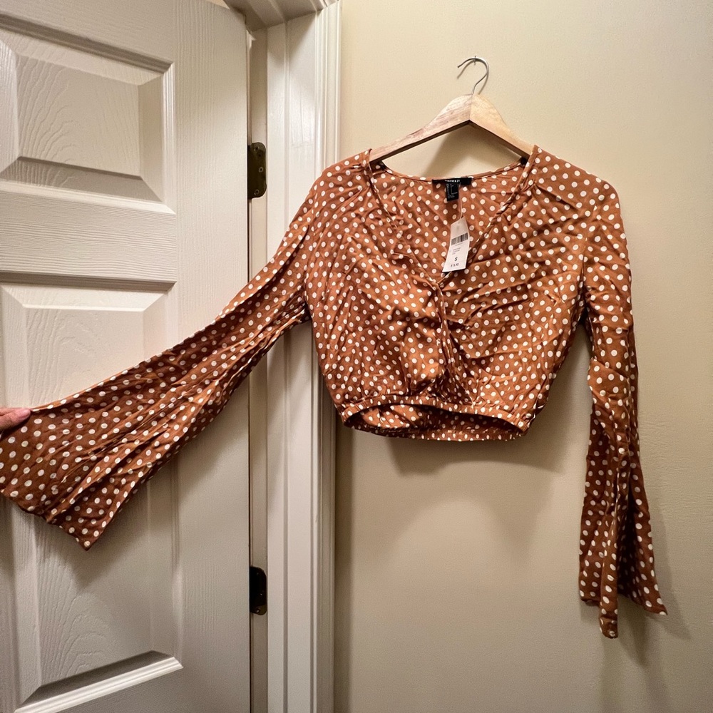 LONG SLEEVE CROPPED POLKA DOT BLOUSE